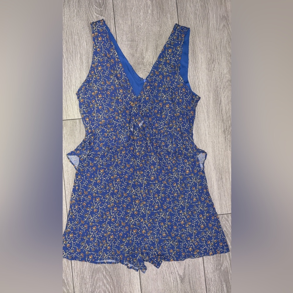 C & V Size Small Women’s Romper Floral Vneck Sleeveless Dressy Back Zipper